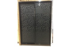 Шкаф-купе с черным стеклом с рисунком